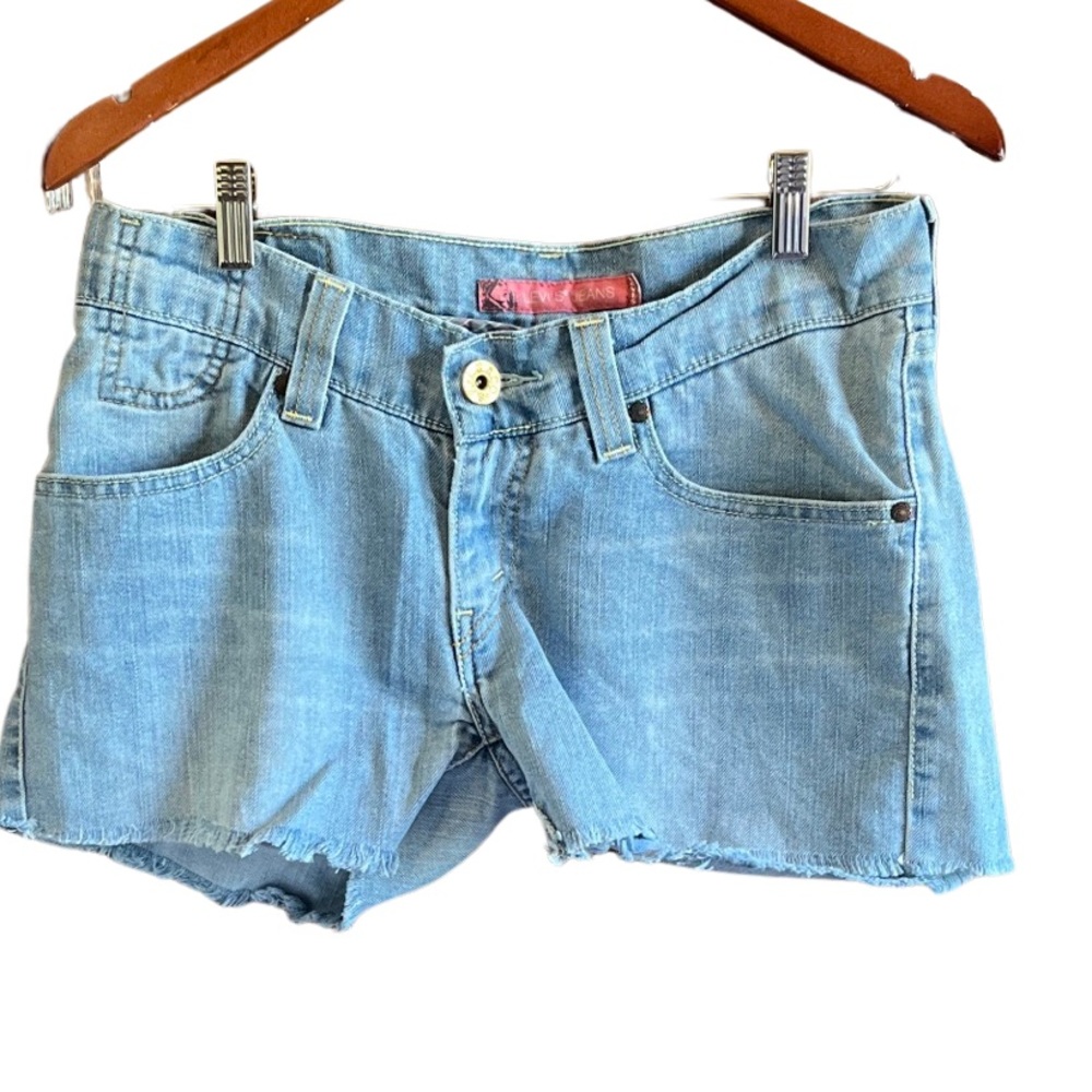Levis Jean Shorts-Light Blue Denim-Size 9. NWT